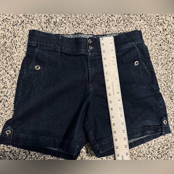 Gloria Vanderbilt Jean Shorts Cuff Stretch Double Button Dark Wash SIZE 10/30 - Picture 14 of 16
